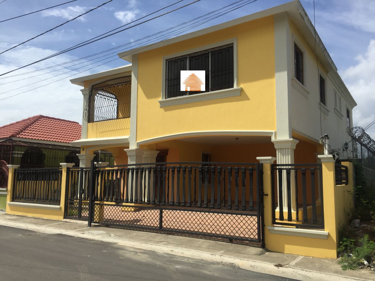 #33108 Casa de Oportunidad en La Urbanización Los Prados 2 Santiago